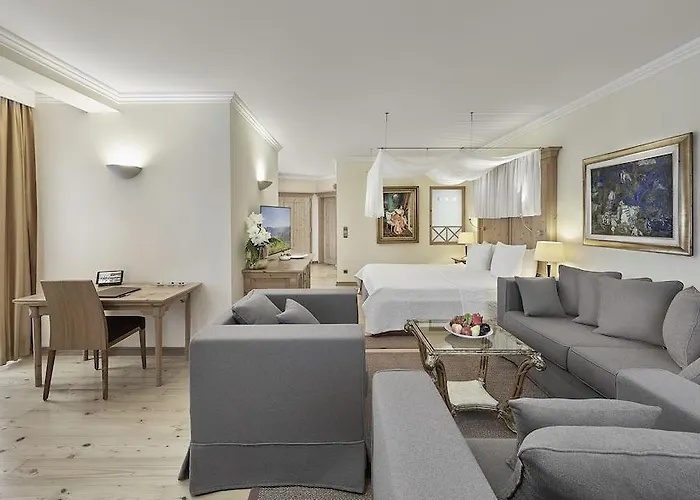 Weisses Roessl Отель 5*