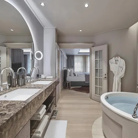 Weisses Roessl Hotel 5*