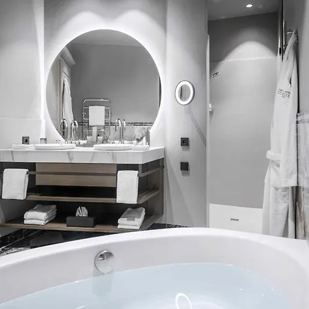 Отель Weisses Roessl 5*