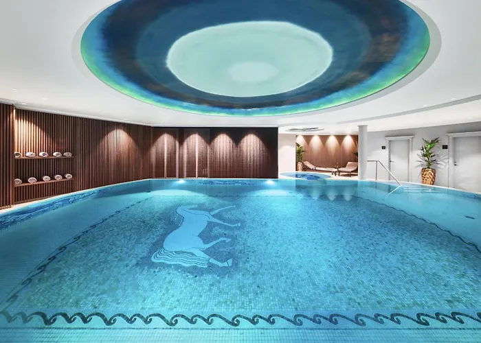 Weisses Roessl Hotel 5*